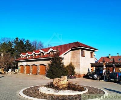 Dvojpodlažná polyfunkčná budova s bytmi, kanceláriou a pizzeriou v obc