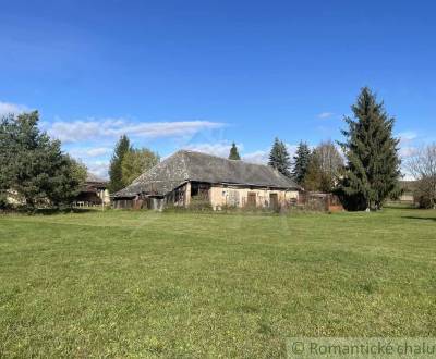 NOVÁ CENA - Polosamota s priestranným domom a malým rybníkom na rovine