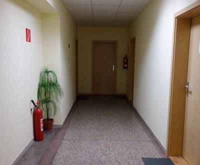 Menšie kancelárie v širšom centre mesta, 27m2, 44m2, Ružinov