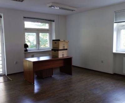 Dvojkancelária 57m2, v širšom centre Bratislavy, parkovanie, skladové 