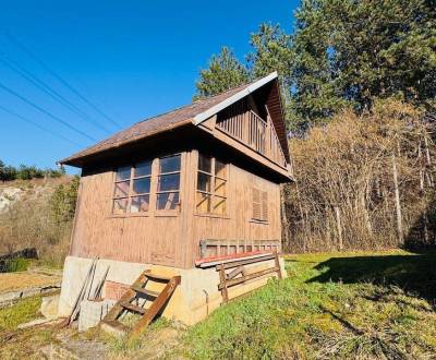 Na predaj záhradná chatka so záhradkou 244 m2 Malé Uherce - pod horou