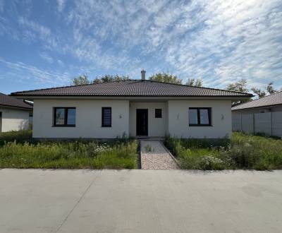 NA PREDAJ novostavba - 5 izbový bungalov/ RD/ v Komárne / SOHO PARK/