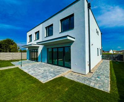 5 izb. novostavba, Báč, fotovoltika, čerpadlo, štandard