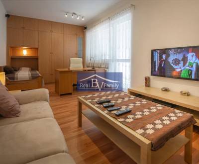 PRENAJATÉ - PRENÁJOM, BLUMENTÁLSKA, STARÉ MESTO - 2 IZBOVÝ BYT 