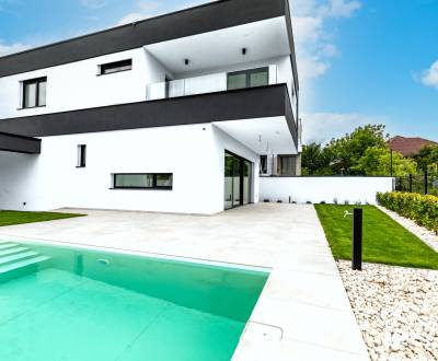 Moderná novostavba s bazénom a terasou na predaj – Nitra, Čermáň