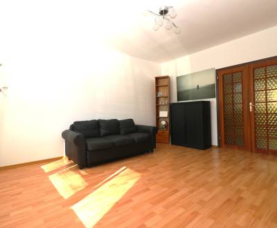 PRENÁJOM- Priestranný 3 izbový byt na Pifflovej, Petržalka