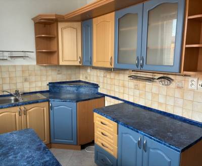 Predám 3 izbový byt Ladce, 70 m2