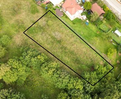 Exkluzívne na predaj slnecný pozemok 758 m2, Snežnica - centrum