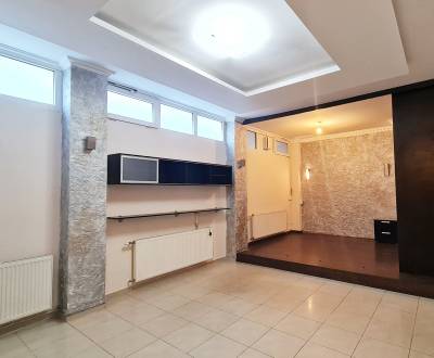 Obchodno - kancelársky priestor, Lamač, 55 m2