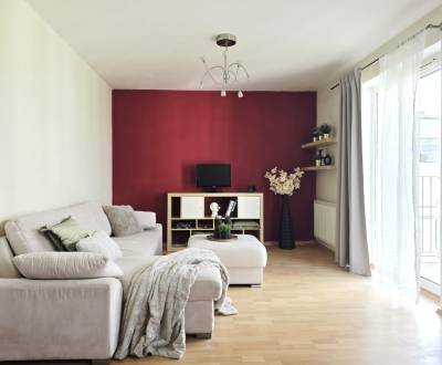 REZERVOVANÉ !!!  Pekný 2 izb byt v komplexe Hrachová s garážou v cene