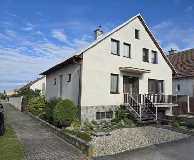 Zľava - Rodinný dom o záhradou Kopčany