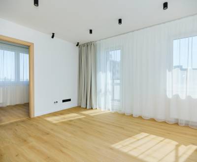 NOVOREKONŠTRUOVANÝ 4 - IZBOVÝ BYT , UL. HUMENSKÁ, TERASA