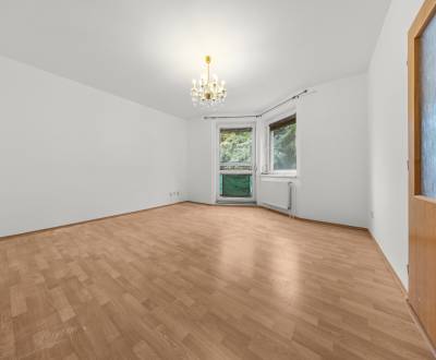 VEĽKOMETRÁŽNY 3-IZBOVÝ BYT (93 M²) S DVOMA BALKÓNMI V TICHOM PROSTREDÍ