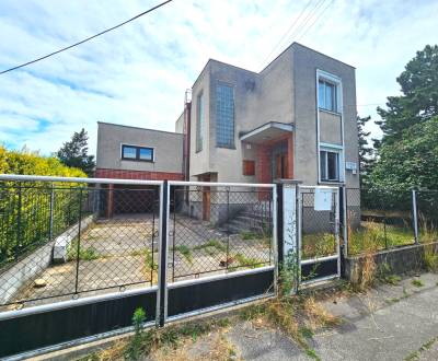 4 izbový podpivničený RD s garážou + 2 izbový byt, Pozemok 410 m2