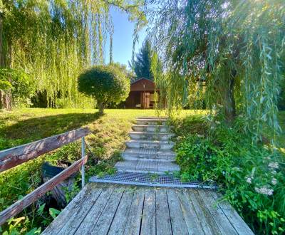 – predaj rekreačnej chaty s pozemkom priamo pri Malom Dunaji