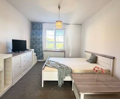 Na predaj TEHLOVÝ 2-izb. byt V CENTRE s vlastným kúrením, Senec