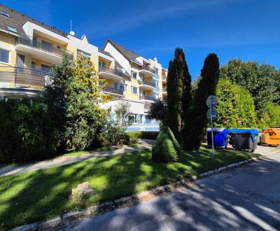 Tehlový 70 m² byt s 36 m² terasou a 18 m² garážou v Piešťanoch