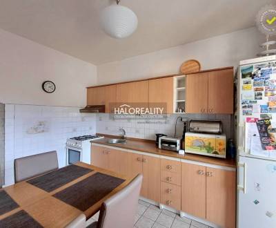 REZERVOVANÉ - Predaj, trojizbový byt Handlová, Mostn...