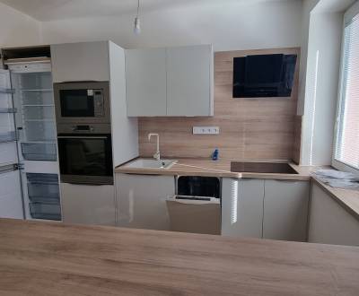 Na prenájom veľmi pekný a priestranný 3 izbový byt v Nových Zámkoch