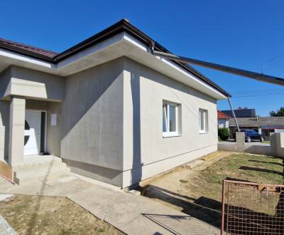 Zrekonštruovaný rodinný dom, 8 á, obec Vlčany