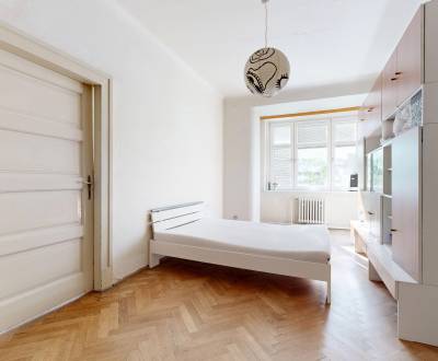 Veľkorysý 4-izbový byt v centre Starého Mesta s jedinečným potenciálom