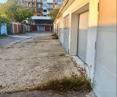 PREDAJ: Garáž 18m2, Teslova ul., Ružinov