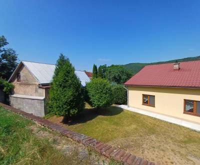 Pekný rodinný dom v obci Plešivec.