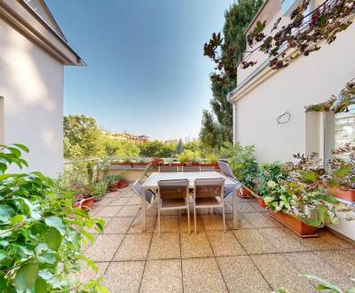 Krásny veľkometrážny 5-izbový byt s terasou v historickom centre