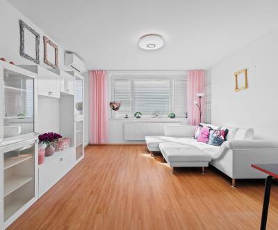 PREDAJ slnečného, zariadeného 2-izbového bytu s lódžiou v Petržalke