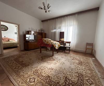 REZERVOVANÝ - STARŠÍ RODINNÝ DOM V CENTRE PEZINKA 