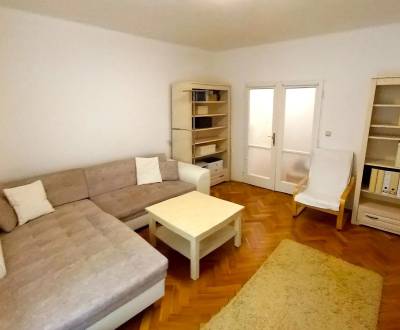 Veľký 2-izb.byt na ul. Ružová dolina, Ružinov, tehlový dom