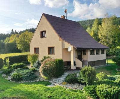 Výnimočný rodinný dom s okrasnou záhradou v lone Klokočovskej prírody