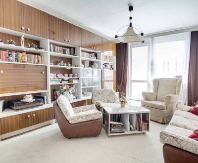 2-izbový byt prerobený na 3-izbový s balkónom blízko stanice, Nové Zám