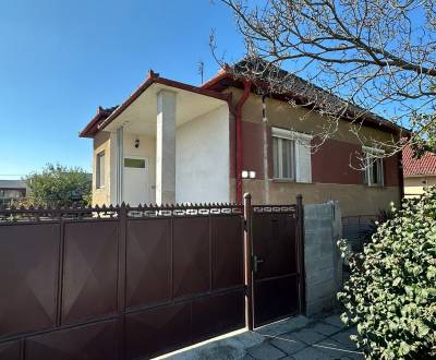 NA PREDAJ 3 IZBOVÝ RODINNÝ DOM V BLÍZKOSTI CENTRA, UL. LESNÁ, KOLÁROVO