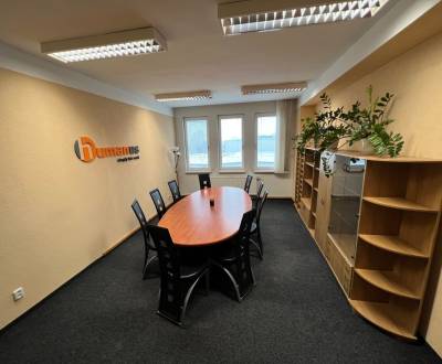 Klimatizovaná kancelária 30 m2 na Studenej ul. pri Zlatých pieskoch