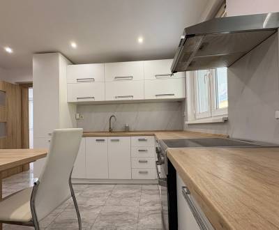 NA PREDAJ 4 izbový zrekonštruovaný rodinný dom v Kolárove