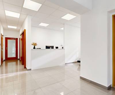 Praktické kancelárske priestory na prenájom v Ružinove