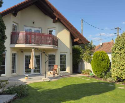 Viacgeneračný zrekonštruovaný rodinný dom v Ivanke pri Dunaji