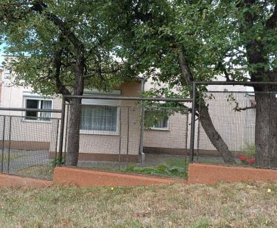 Dom so záhradou a ovocnými stromami na pokojnom mieste – Nová Baňa