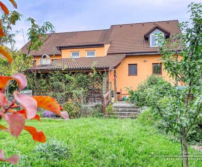 5-izbový rodinný dom s dvomi garážami v obci Špačince