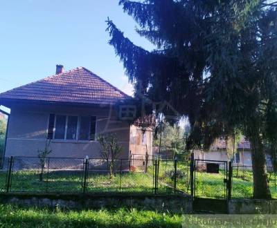 Rodinný dom v pôvodnom stave v obci Trebušovce, okres Veľký Krtíš