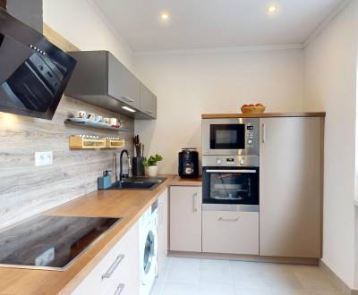 Moderný 3-izbový byt s balkónom a veľkou pivnicou v centre N. Dubnice