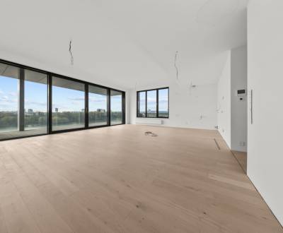 EUROVEA RIVERSIDE 4-IZB. BYT, VÝHĽAD NA DUNAJ A HRAD, TERASA, PARKING