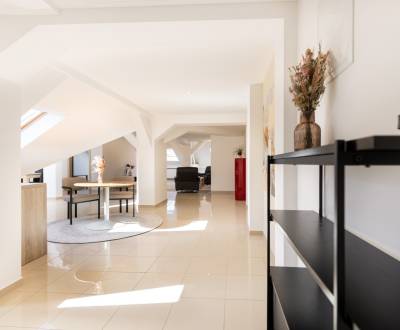 PRENÁJOM veľký, moderný 3 izbový byt priamo v centre Nitry