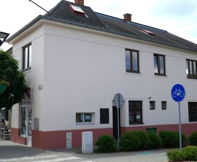 Polyfunkčný dom pri fontáne v srdci Brezovej, bývanie i podnikanie!