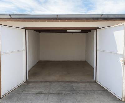 (19 m²) GARÁŽ NA SÍDLISKU ZÁPAD