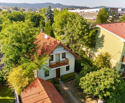 5–IZB.RD, GARÁŽ, TERASA, PIVNICA, POZEMOK 796 m², ul. SENECKÁ, PEZINOK
