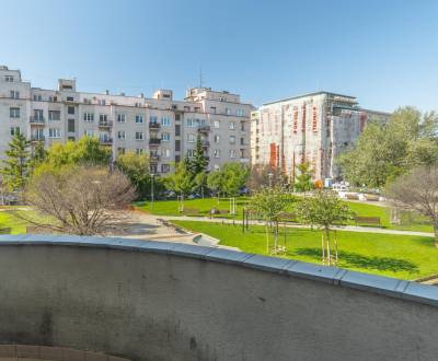 Babony TRE Kancelársky priestor/Apartmán na Nám. M. Benku, Bratislava