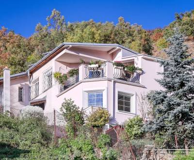 Rodinný dom s úžasným výhľadom v prestížnej lokalite Devín