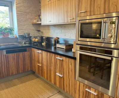 REZERVOVANÝ- 2i byt s parkovaním a terasou v centre Senca – Šafárikova